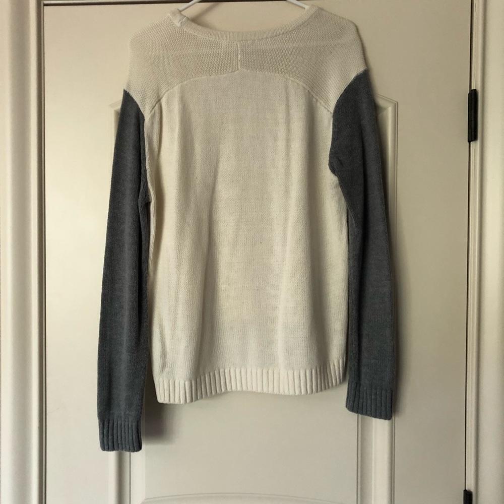 Forever 21 Sweater - Picture 2 of 4